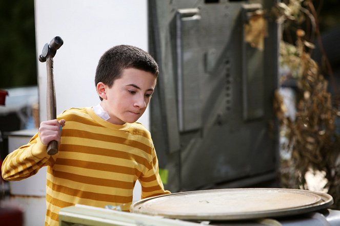 The Middle - The Clover - Photos - Atticus Shaffer