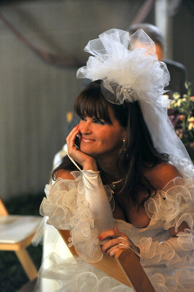 The Middle - Season 3 - The Wedding - Photos - Mary Birdsong