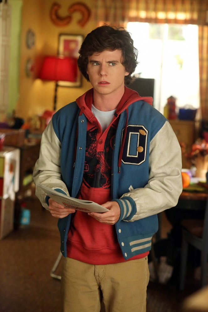 The Middle - Halloween III: The Driving - Photos - Charlie McDermott