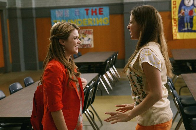 The Middle - Season 4 - The Second Act - Photos - Bailey De Young, Eden Sher