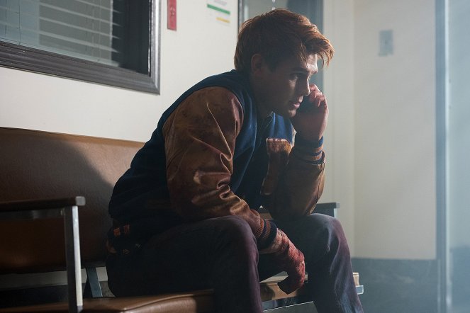 Riverdale - Chapter Fourteen: A Kiss Before Dying - Photos - K.J. Apa