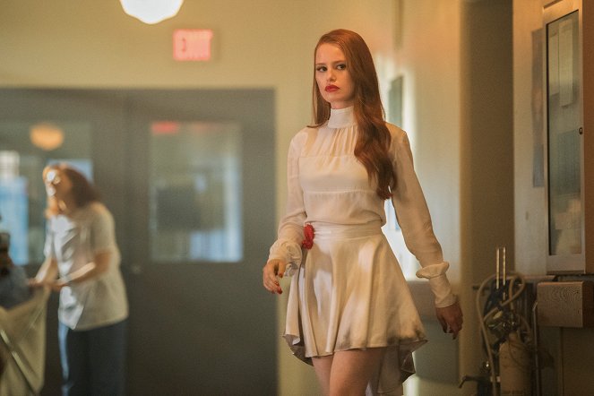 Riverdale - Chapter Fourteen: A Kiss Before Dying - Photos - Madelaine Petsch