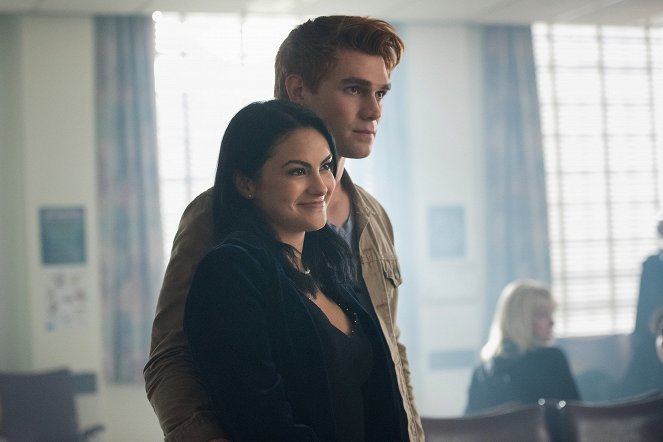 Riverdale - Chapter Fourteen: A Kiss Before Dying - Photos - Camila Mendes, K.J. Apa