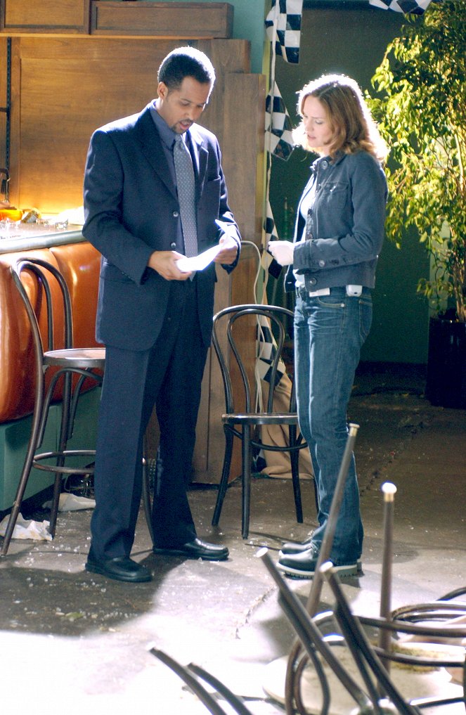 CSI: Crime Scene Investigation - Season 3 - Crash and Burn - Photos - Jorja Fox