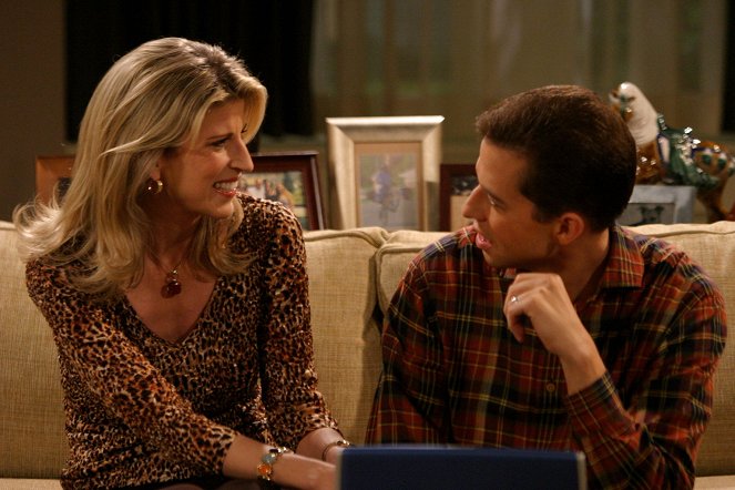Two and a Half Men - Season 1 - The Last Thing You Want Is to Wind Up with a Hump - Photos - Christine Dunford, Jon Cryer