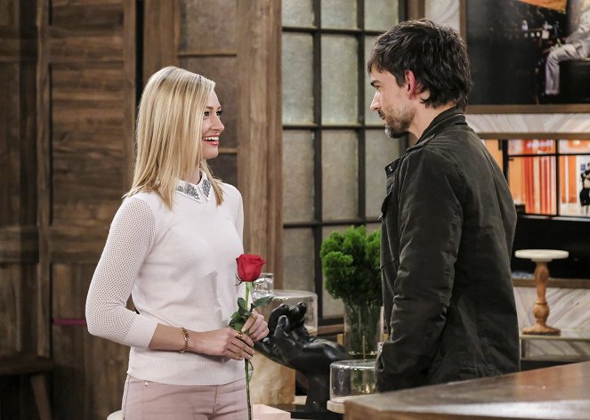 2 Broke Girls - Season 6 - And the Tease Time - Photos - Beth Behrs, Christopher Gorham