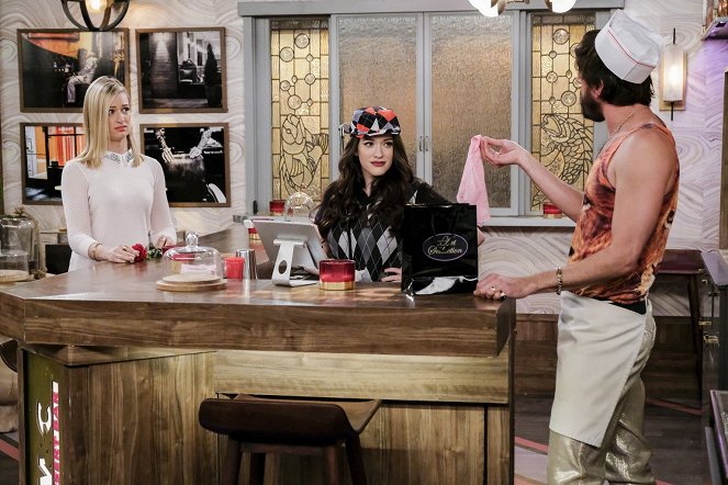 2 Broke Girls - And the Tease Time - Photos - Beth Behrs, Kat Dennings