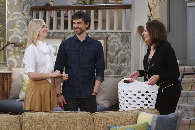 2 Broke Girls - And the Jessica Shmessica - Photos - Beth Behrs, Christopher Gorham, Nora Dunn
