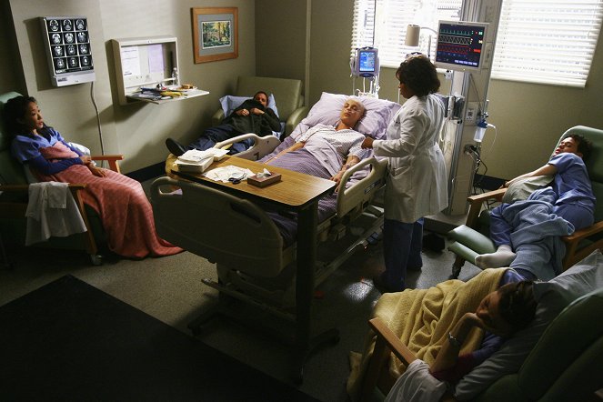 Grey's Anatomy - Now or Never - Photos - Sandra Oh, Justin Chambers, Katherine Heigl, Chandra Wilson, T.R. Knight