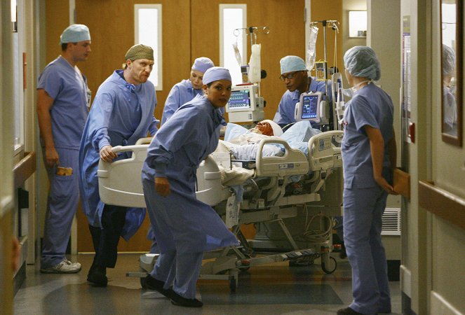Grey's Anatomy - Now or Never - Photos - Kevin McKidd, Ellen Pompeo, Sara Ramirez
