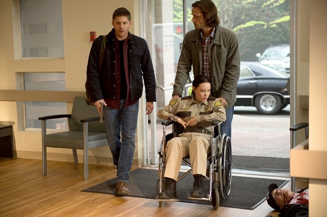 Supernatural - Season 11 - Out of the Darkness, Into the Fire - Photos - Jensen Ackles, Jared Padalecki