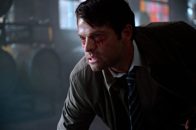 Supernatural - Out of the Darkness, Into the Fire - Photos - Misha Collins