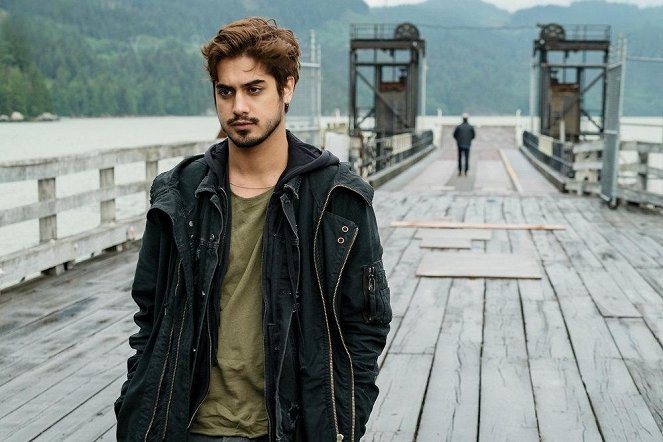Ghost Wars - The Ghost in the Machine - Photos - Avan Jogia