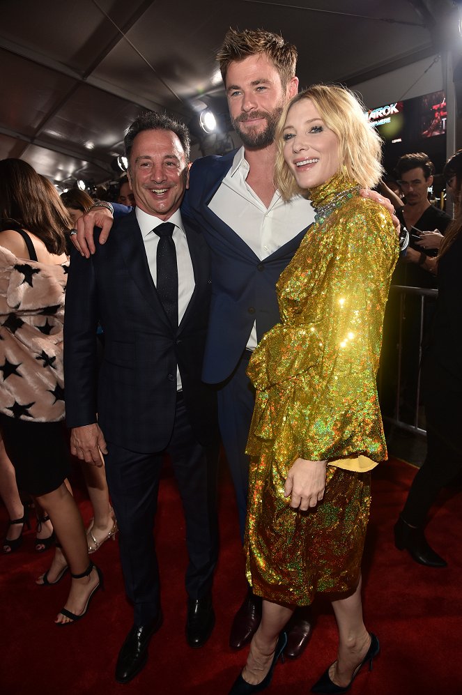 Thor: Ragnarök - Tapahtumista - The World Premiere of Marvel Studios' "Thor: Ragnarok" at the El Capitan Theatre on October 10, 2017 in Hollywood, California - Louis D'Esposito, Chris Hemsworth, Cate Blanchett