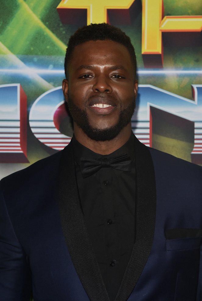 Thor: Ragnarok - Z akcií - The World Premiere of Marvel Studios' "Thor: Ragnarok" at the El Capitan Theatre on October 10, 2017 in Hollywood, California - Winston Duke