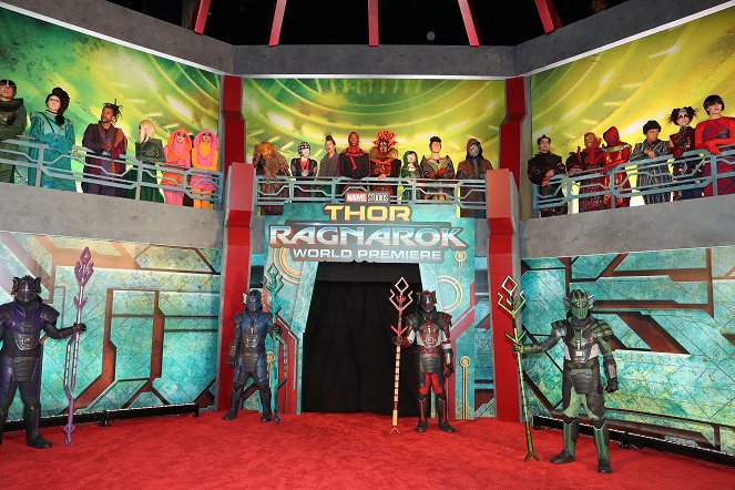 Thor: Ragnarok - Z akcí - The World Premiere of Marvel Studios' "Thor: Ragnarok" at the El Capitan Theatre on October 10, 2017 in Hollywood, California