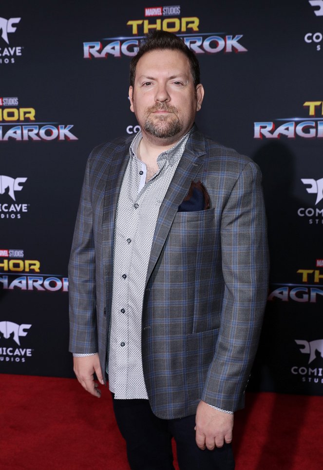 Thor: Ragnarok - Z akcií - The World Premiere of Marvel Studios' "Thor: Ragnarok" at the El Capitan Theatre on October 10, 2017 in Hollywood, California - Christopher L. Yost