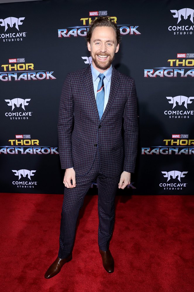 Thor: Ragnarok - Z akcií - The World Premiere of Marvel Studios' "Thor: Ragnarok" at the El Capitan Theatre on October 10, 2017 in Hollywood, California - Tom Hiddleston