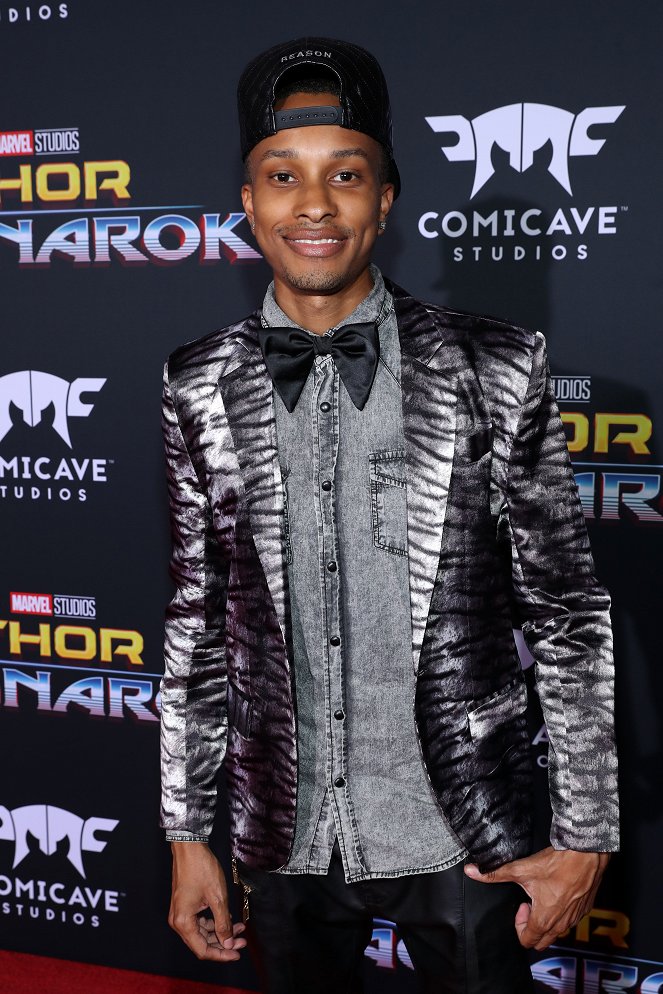 Thor: Ragnarok - Z akcií - The World Premiere of Marvel Studios' "Thor: Ragnarok" at the El Capitan Theatre on October 10, 2017 in Hollywood, California - Rashaad Dunn