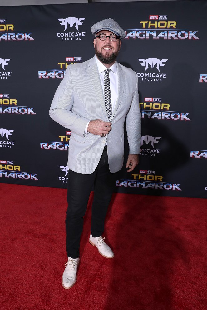 Thor: Ragnarok - Z imprez - The World Premiere of Marvel Studios' "Thor: Ragnarok" at the El Capitan Theatre on October 10, 2017 in Hollywood, California - Chris Sullivan
