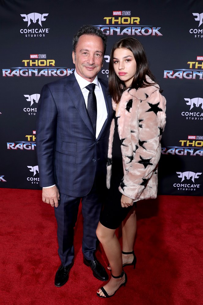 Thor: Ragnarök - Tapahtumista - The World Premiere of Marvel Studios' "Thor: Ragnarok" at the El Capitan Theatre on October 10, 2017 in Hollywood, California - Louis D'Esposito