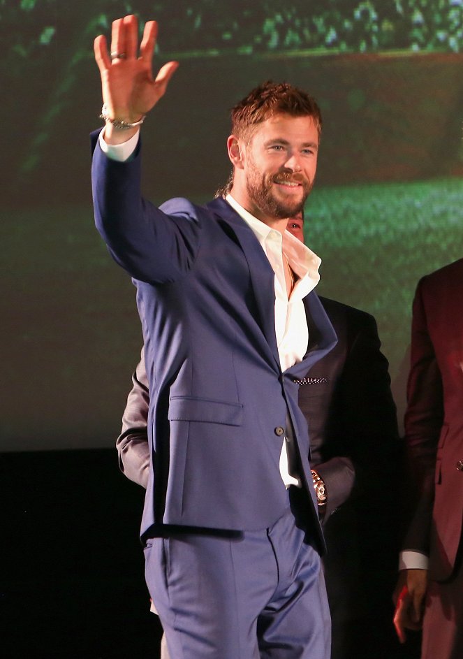 Thor: Ragnarok - Events - The World Premiere of Marvel Studios' "Thor: Ragnarok" at the El Capitan Theatre on October 10, 2017 in Hollywood, California - Chris Hemsworth