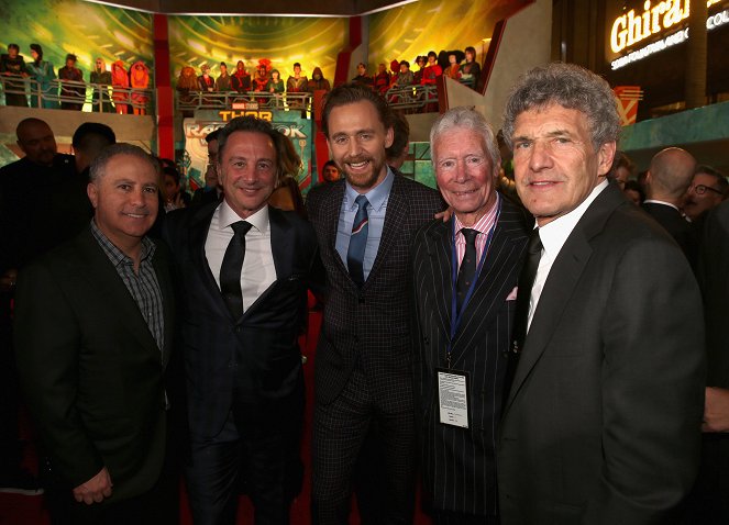 Thor: Ragnarok - Evenementen - The World Premiere of Marvel Studios' "Thor: Ragnarok" at the El Capitan Theatre on October 10, 2017 in Hollywood, California - Alan Bergman, Louis D'Esposito, Tom Hiddleston, Alan Horn