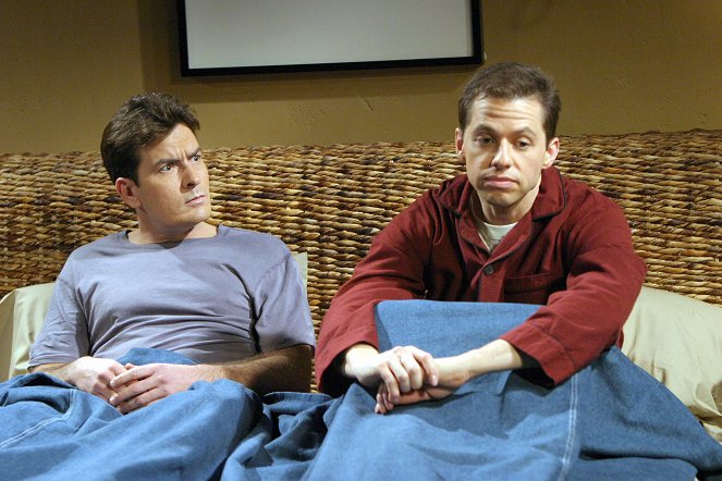 Two and a Half Men - That Was Saliva, Alan - Photos - Charlie Sheen, Jon Cryer