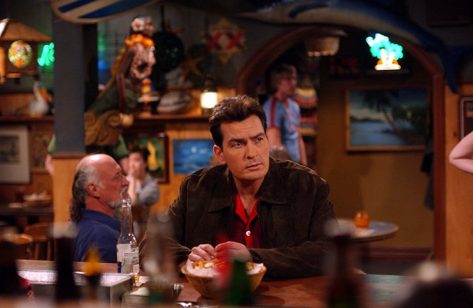 Two and a Half Men - An Old Flame with a New Wick - Van film - Charlie Sheen