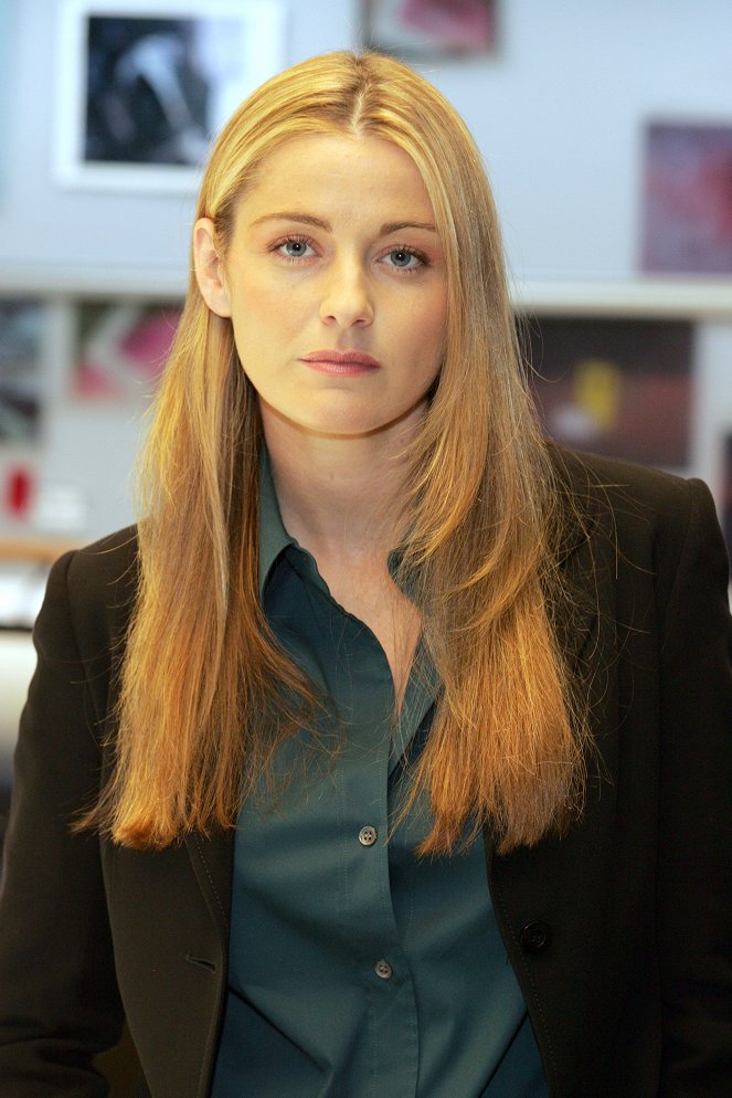 Les Experts - Formalities - Promo - Louise Lombard