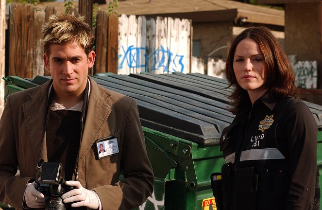 CSI: Crime Scene Investigation - Season 5 - No Humans Involved - Photos - Eric Szmanda, Jorja Fox