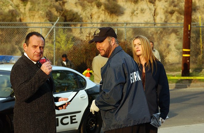 CSI: Kryminalne zagadki Las Vegas - Bez ingerencji człowieka - Z filmu - Paul Guilfoyle, William Petersen, Louise Lombard