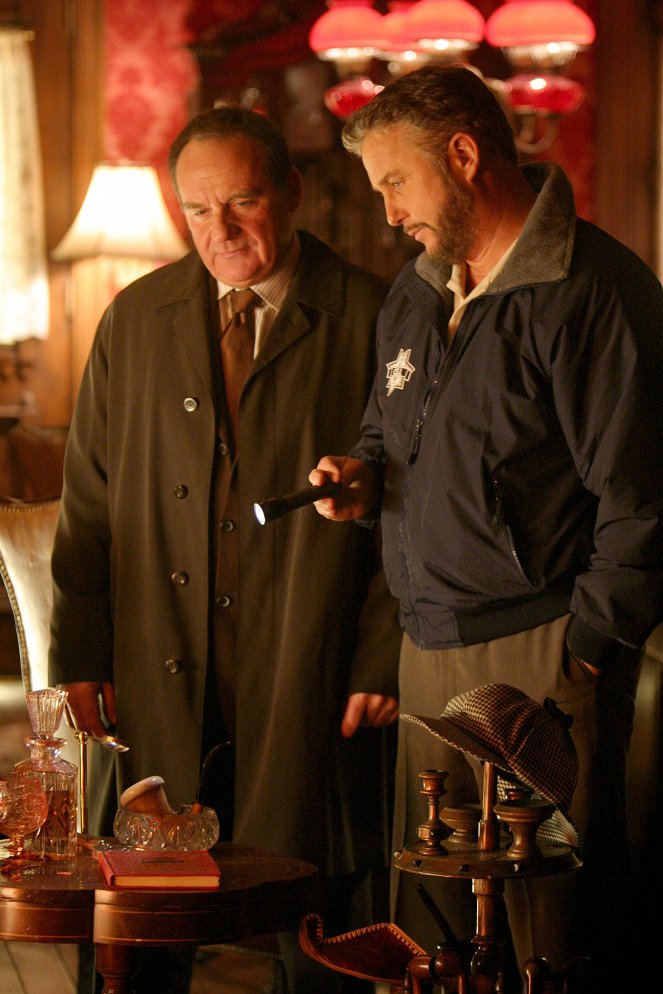 CSI: Crime Scene Investigation - Season 5 - Who Shot Sherlock? - Photos - Paul Guilfoyle, William Petersen