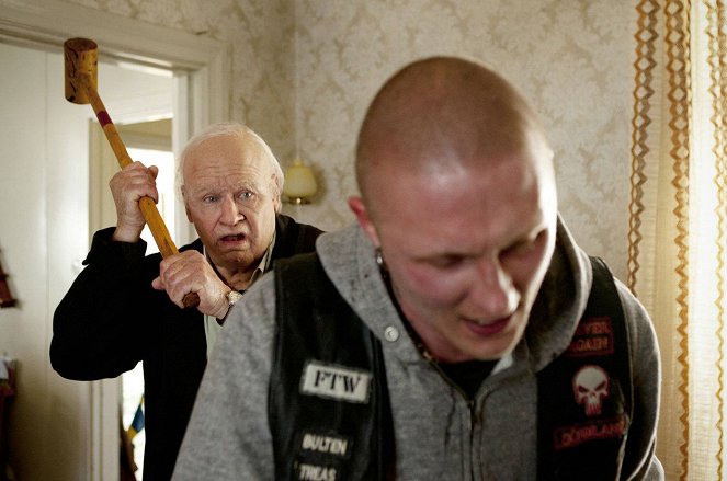 Der Hundertjährige, der aus dem Fenster stieg und verschwand - Filmfotos - Robert Gustafsson, Simon Säppenen