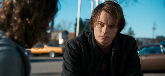 Stranger Things - Chapter Three: The Pollywog - Photos - Charlie Heaton