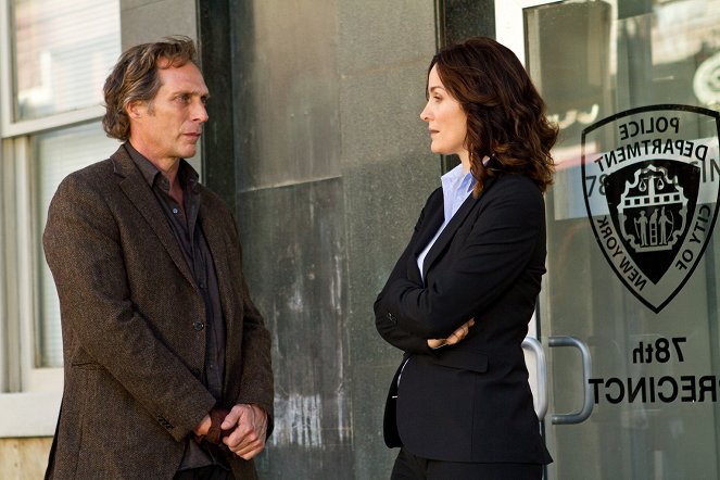 Crossing Lines - Season 2 - The Homecoming - Photos - William Fichtner, Carrie-Anne Moss