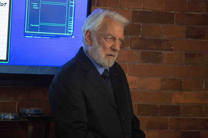 Crossing Lines - The Kill Zone - Photos - Donald Sutherland