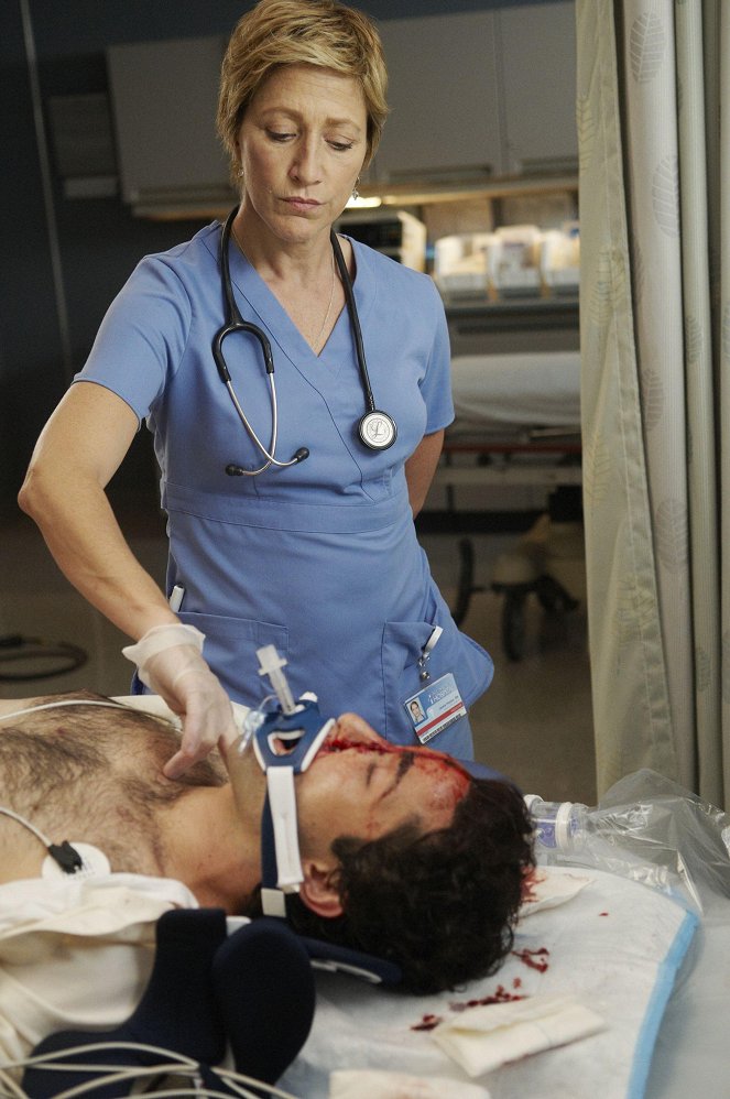 Nurse Jackie - Season 3 - Rat Falls - Photos - Edie Falco