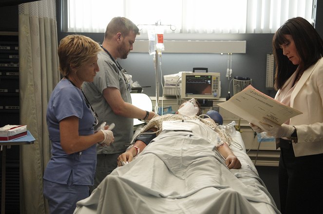 Nurse Jackie - Season 3 - Game On - Photos - Edie Falco, Stephen Wallem
