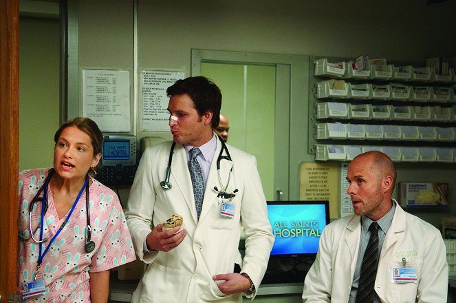 Nurse Jackie - Season 3 - Game On - Photos - Merritt Wever, Peter Facinelli, Paul Schulze