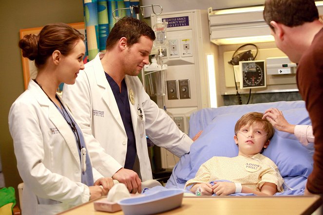 Grey's Anatomy - Season 9 - This Is Why We Fight - Photos - Camilla Luddington, Justin Chambers