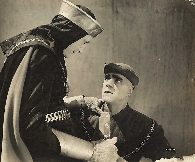 Verinen linna - Kuvat elokuvasta - Basil Rathbone, Boris Karloff