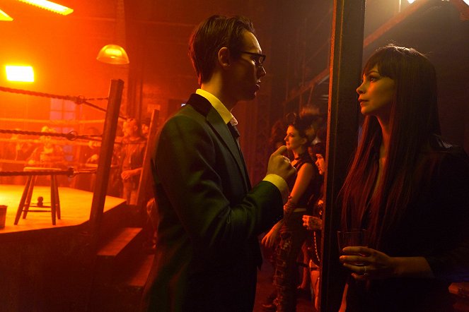 Gotham - Hog Day Afternoon - Photos - Cory Michael Smith, Morena Baccarin