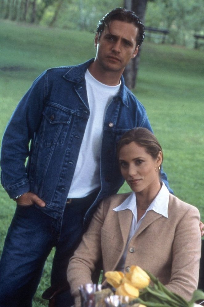 Halál a címlapon - Filmfotók - Jason Priestley, Elizabeth Berkley