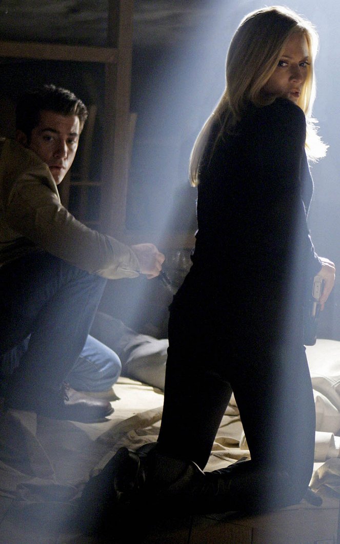 Les Experts : Miami - Smoke Gets in Your CSI's - Film - Jonathan Togo, Emily Procter