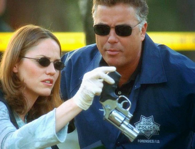 CSI: Crime Scene Investigation - Season 3 - Blood Lust - Photos - Jorja Fox, William Petersen