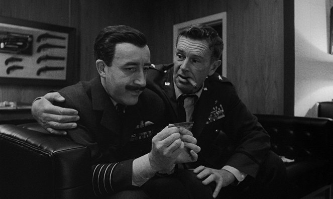 Dr. Strangelove or: How I Learned to Stop Worrying and Love the Bomb - Van film - Peter Sellers, Sterling Hayden
