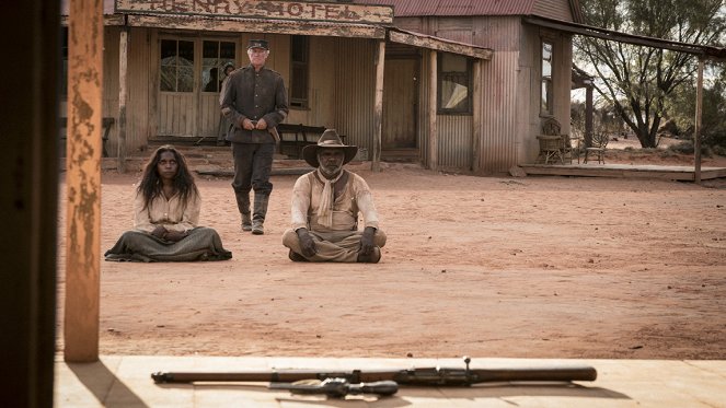 Sweet Country - De la película - Natassia Gorey Furber, Bryan Brown, Hamilton Morris