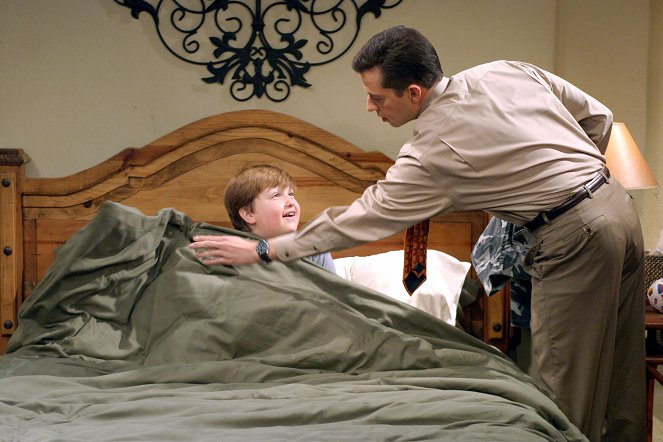 Two and a Half Men - The Price of Healthy Gums Is Eternal Vigilance - Photos - Angus T. Jones, Jon Cryer
