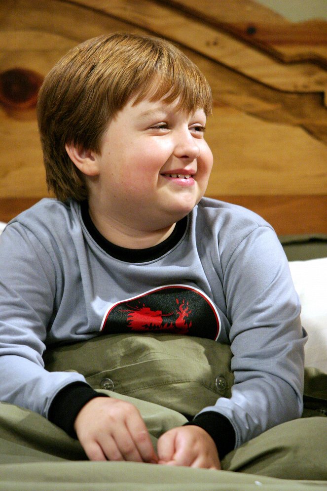 Two and a Half Men - The Price of Healthy Gums Is Eternal Vigilance - Photos - Angus T. Jones